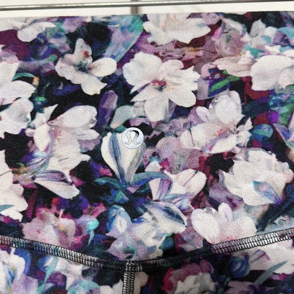 Lululemon crop leggings with 10.5 rise SZ 10 - Picture 4 of 4